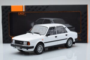 Skoda 130 L Vit IXO 1:18 18CMC158 Metall — bild 6 av 6