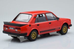 Skoda 130 LR Röd IXO 1:18 18CMC159 Metall — bild 2 av 6