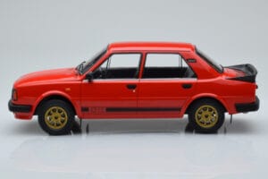 Skoda 130 LR Röd IXO 1:18 18CMC159 Metall — bild 3 av 6