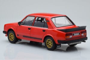 Skoda 130 LR Röd IXO 1:18 18CMC159 Metall — bild 5 av 6