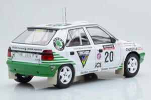 Skoda Felicia #20 S. Blomqvist / B. Cederberg Rally RAC Lombard 1995 IXO 1:18 18RMC147 Metall — bild 2 av 6