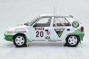 Skoda Felicia #20 S. Blomqvist / B. Cederberg Rally RAC Lombard 1995 IXO 1:18 18RMC147 Metall — bild 3 av 6