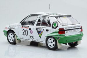 Skoda Felicia #20 S. Blomqvist / B. Cederberg Rally RAC Lombard 1995 IXO 1:18 18RMC147 Metall — bild 5 av 6
