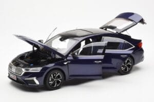 Skoda Octavia Pro Blå FAW 1:18 ZMR000006BLA Metall — bild 2 av 8