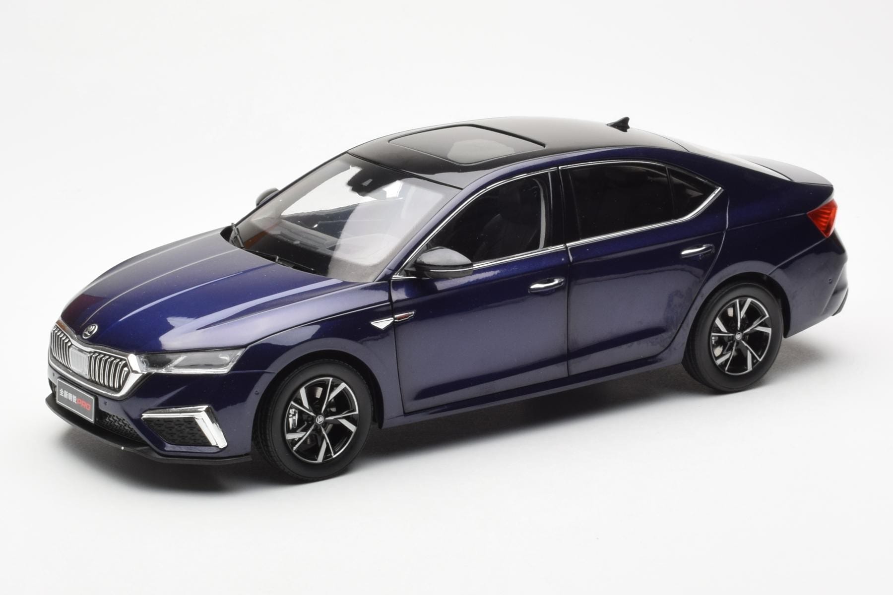 Skoda Octavia Pro Blå FAW 1:18 ZMR000006BLA Metall