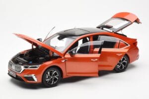 Skoda Octavia Pro Orange FAW 1:18 ZMR000006ORA Metall — bild 2 av 8