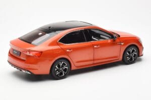 Skoda Octavia Pro Orange FAW 1:18 ZMR000006ORA Metall — bild 3 av 8