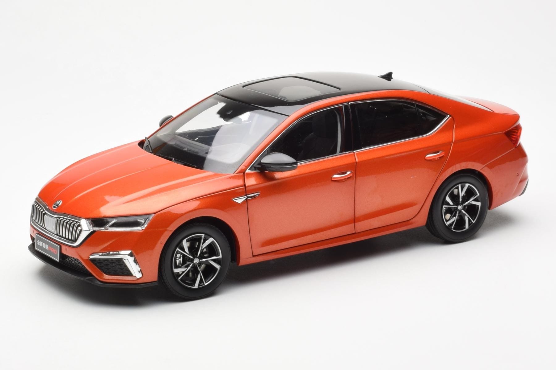 Skoda Octavia Pro Orange FAW 1:18 ZMR000006ORA Metall