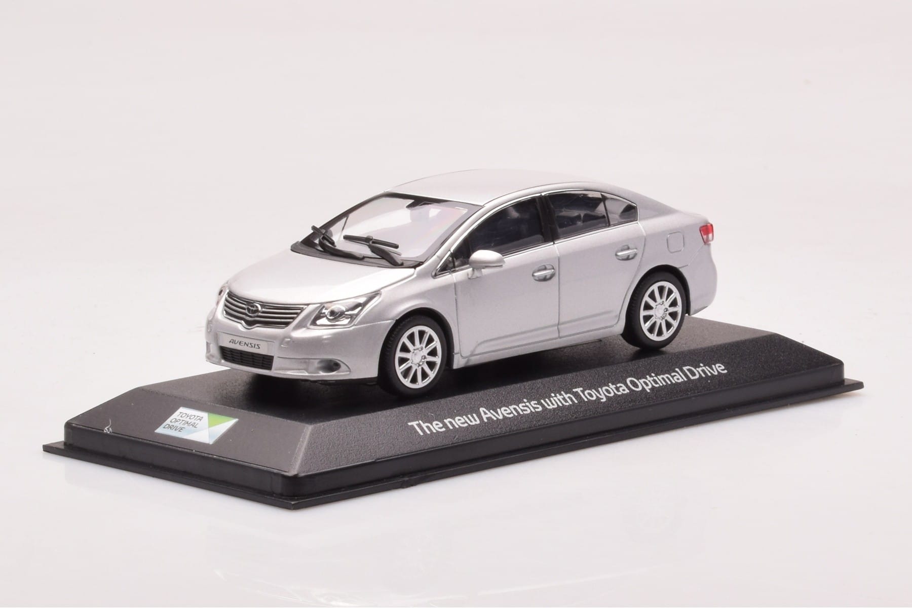Toyota Avensis T270 Silver Minichamps 1:43 403166903 Metall — bild 2 av 4