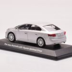 Toyota Avensis T270 Silver Minichamps 1:43 - image 3 of 4