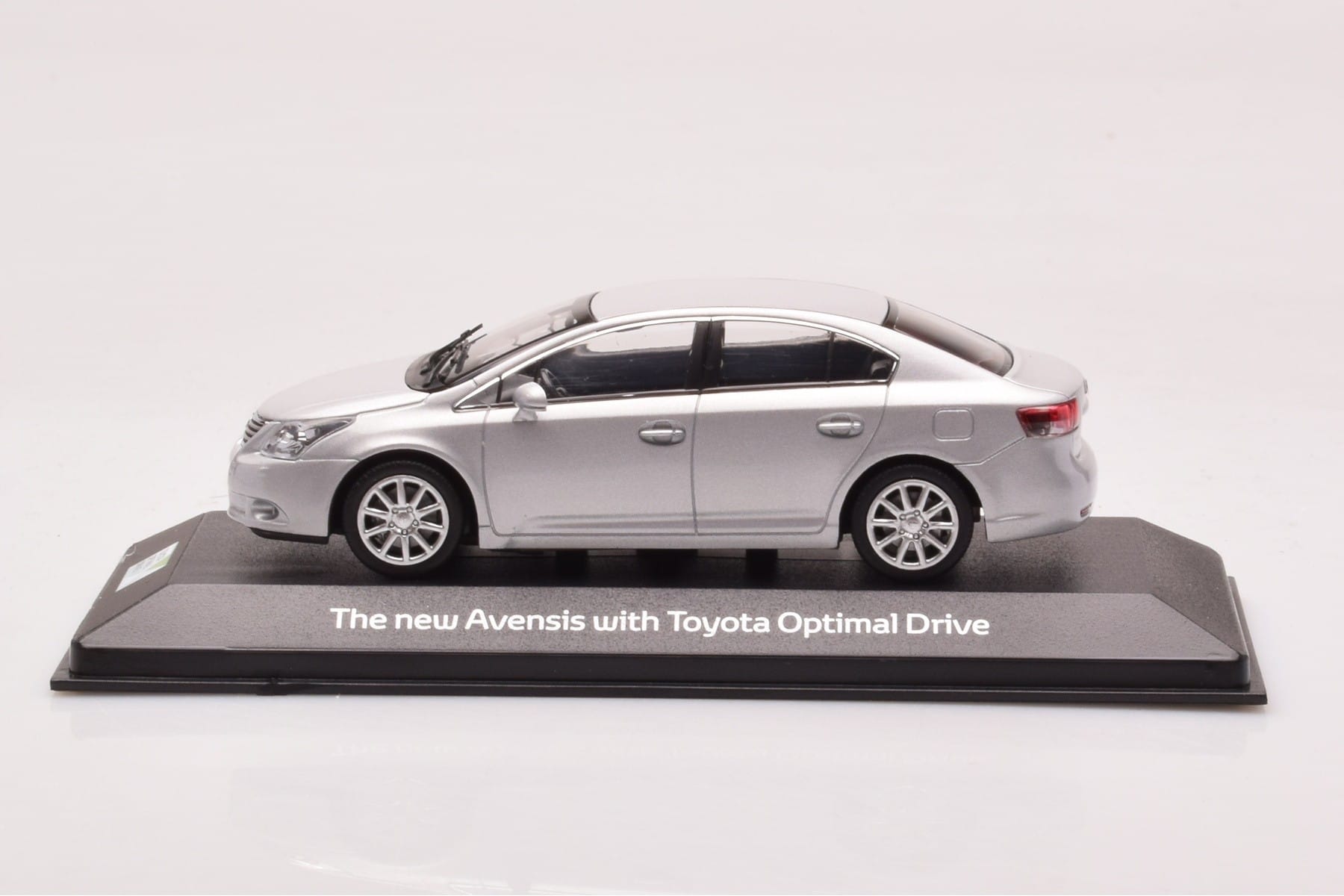 Toyota Avensis T270 Silver Minichamps 1:43 403166903 Metall