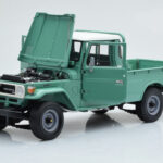 Toyota Land Cruiser 40 4x4 Pickup Grön Kyosho 1:18 - image 2 of 8