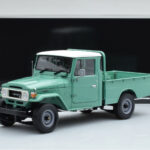 Toyota Land Cruiser 40 4x4 Pickup Grön Kyosho 1:18 - image 8 of 8