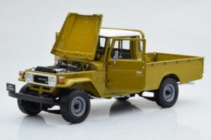 Toyota Land Cruiser 40 4x4 Pickup Oliv Kyosho 1:18 08958K Metall — bild 2 av 8