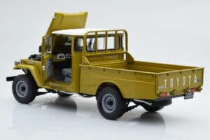 Toyota Land Cruiser 40 4x4 Pickup Oliv Kyosho 1:18 08958K Metall — bild 3 av 8