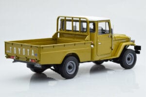 Toyota Land Cruiser 40 4x4 Pickup Oliv Kyosho 1:18 08958K Metall — bild 4 av 8