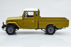 Toyota Land Cruiser 40 4x4 Pickup Oliv Kyosho 1:18 08958K Metall — bild 5 av 8