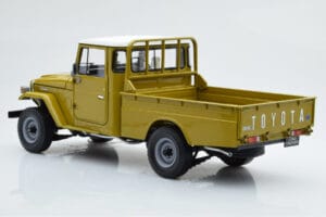 Toyota Land Cruiser 40 4x4 Pickup Oliv Kyosho 1:18 08958K Metall — bild 7 av 8