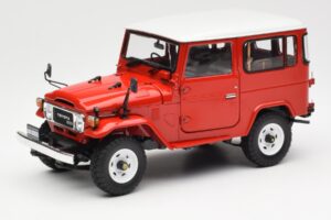 Toyota Land Cruiser FJ40 Van Röd Kyosho 1:18 08971R