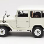 Toyota Land Cruiser FJ40 Van Vit Kyosho 1:18 08971W - image 4 of 8