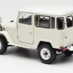 Toyota Land Cruiser FJ40 Van Vit Kyosho 1:18 08971W - image 7 of 8