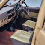 Toyota Land Cruiser 60 Beige Med Tillval Kyosho 1:18 - image 11 of 12