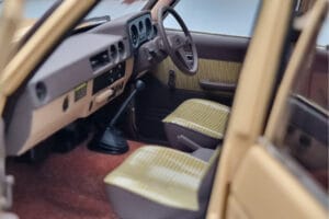 Toyota Land Cruiser 60 Beige Med Tillval Kyosho 1:18 08956XBE Metall — bild 11 av 12