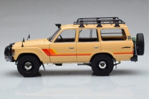 Toyota Land Cruiser 60 Beige Med Tillval Kyosho 1:18 08956XBE Metall — bild 4 av 12