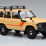 Toyota Land Cruiser 60 Beige Med Tillval Kyosho 1:18 - image 5 of 12