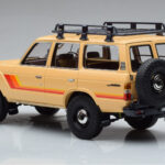 Toyota Land Cruiser 60 Beige Med Tillval Kyosho 1:18 - image 6 of 12