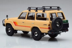 Toyota Land Cruiser 60 Beige Med Tillval Kyosho 1:18 08956XBE Metall — bild 6 av 12