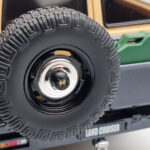 Toyota Land Cruiser 60 Beige Med Tillval Kyosho 1:18 - image 7 of 12