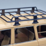 Toyota Land Cruiser 60 Beige Med Tillval Kyosho 1:18 - image 8 of 12