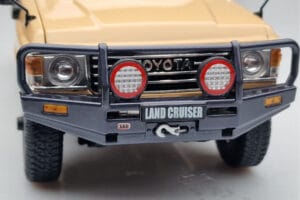 Toyota Land Cruiser 60 Beige Med Tillval Kyosho 1:18 08956XBE Metall — bild 9 av 12