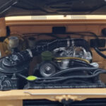 Toyota Land Cruiser 60 Beige Med Tillval Kyosho 1:18 - image 10 of 12