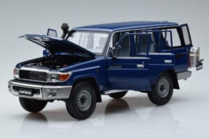 Toyota Land Cruiser J76 Blå Almost Real 1:18 870101 Metall — bild 2 av 7