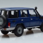 Toyota Land Cruiser J76 Blå Almost Real 1:18 - image 3 of 7