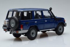 Toyota Land Cruiser J76 Blå Almost Real 1:18 870101 Metall — bild 3 av 7