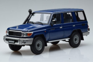 Toyota Land Cruiser J76 Blå Almost Real 1:18