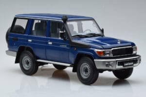 Toyota Land Cruiser J76 Blå Almost Real 1:18 870101 Metall — bild 5 av 7