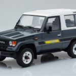 Toyota Land Cruiser LJ73 Grå Otto 1:18