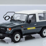 Toyota Land Cruiser LJ73 Grå Otto 1:18 - image 6 of 6