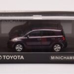 Toyota Urban Cruiser Lila Metallic Minichamps 1:43 403166963 - image 4 of 4