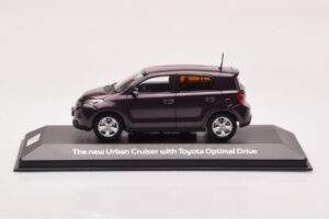 Toyota Urban Cruiser Lila Metallic Minichamps 1:43 403166963