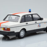 Volvo 240 GL Polis Belgien Minichamps 1:18 - image 2 of 6