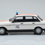Volvo 240 GL Polis Belgien Minichamps 1:18 - image 3 of 6
