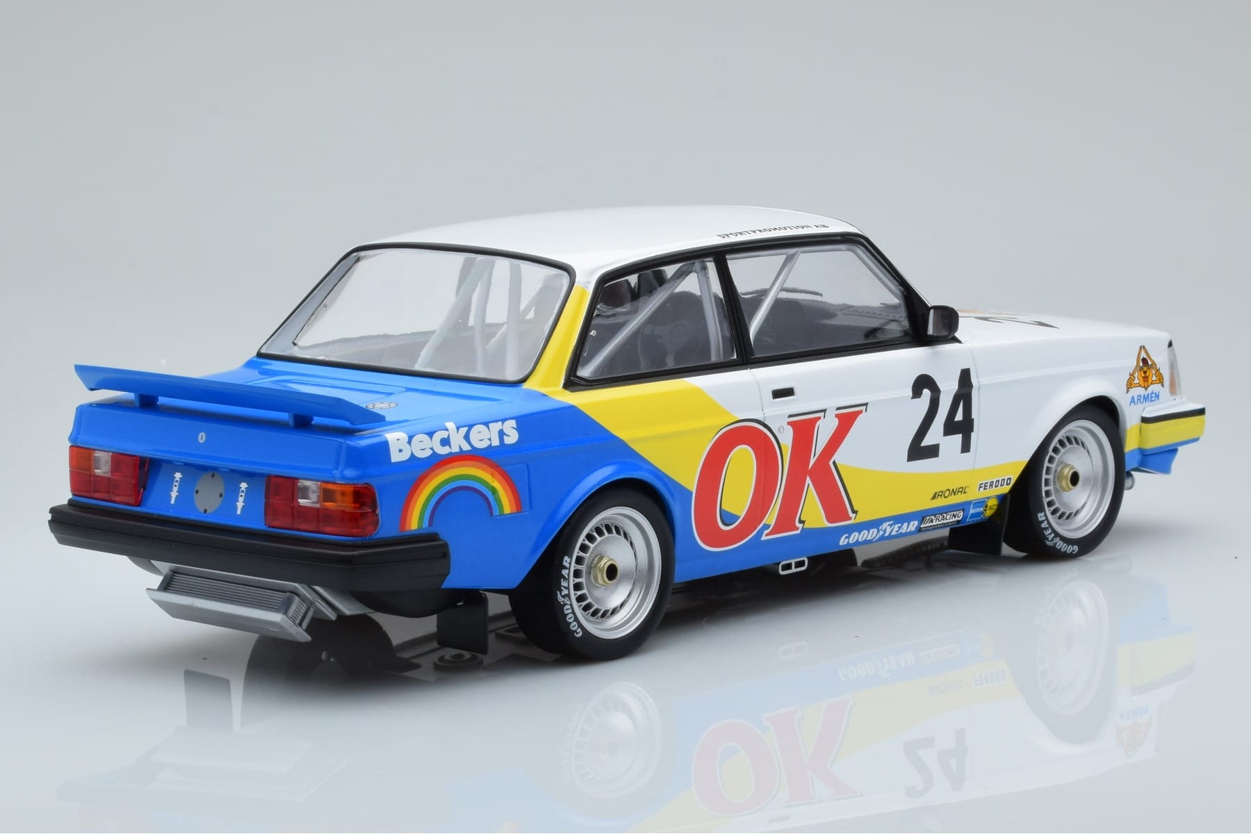 Volvo 240 Turbo Beckers #24 P.G. Andersson Nurburgring 1985 IXO 1:18 18RMC105A Metall — bild 2 av 6