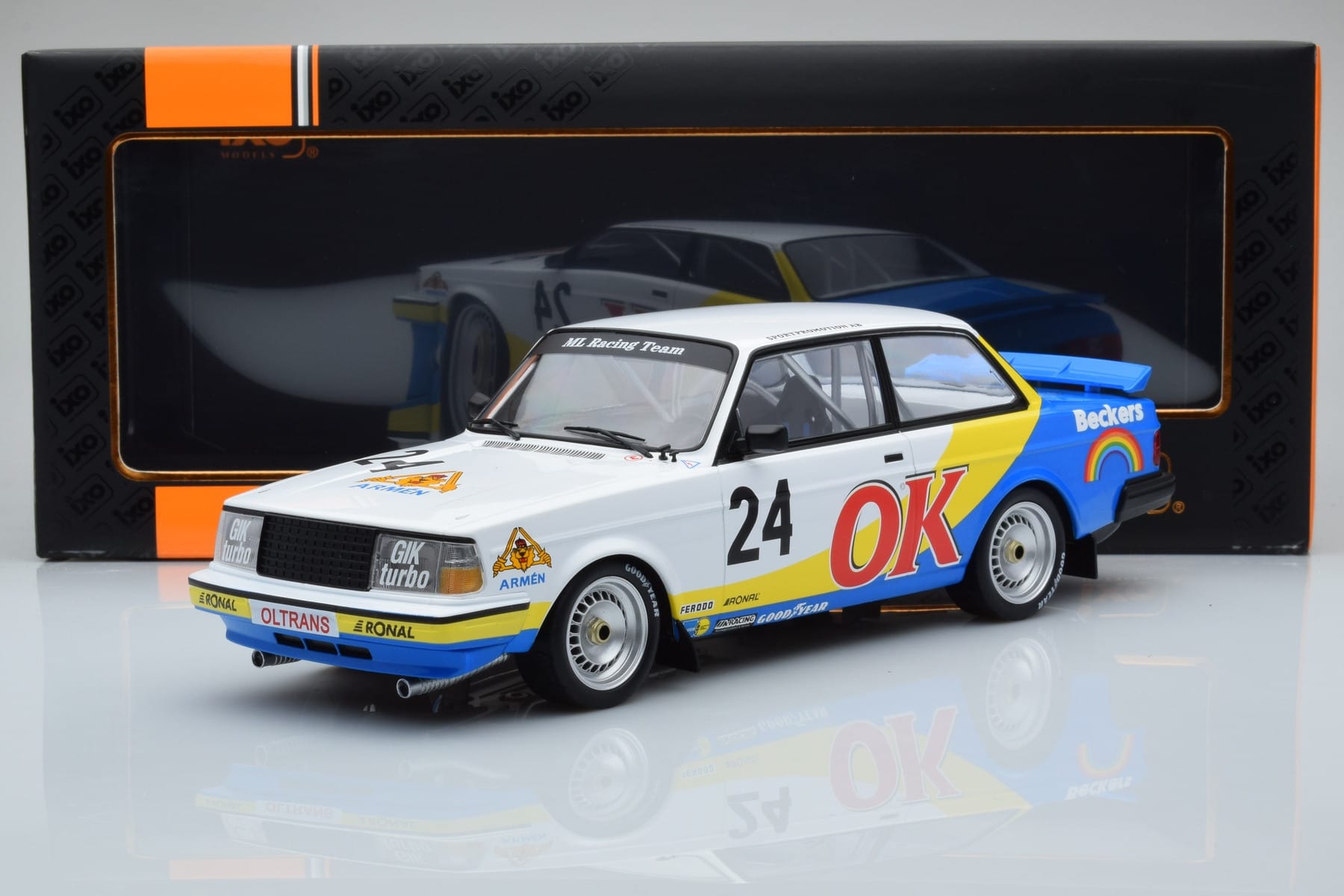 Volvo 240 Turbo Beckers #24 P.G. Andersson Nurburgring 1985 IXO 1:18 18RMC105A Metall — bild 6 av 6