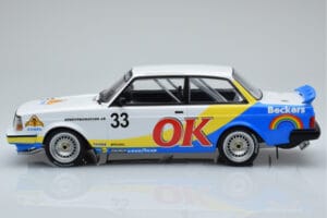 Volvo 240 Turbo Beckers #33 Andersson / Petersson / Linder ETCC Zolder 1985 IXO 1:18 18RMC105B Metall — bild 3 av 6