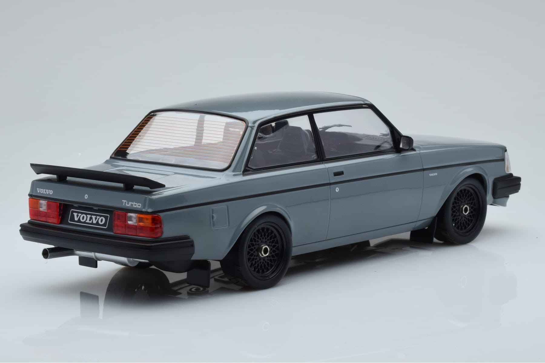 Volvo 240 Turbo Grå IXO 1:18 18CMC089 Metall — bild 2 av 6